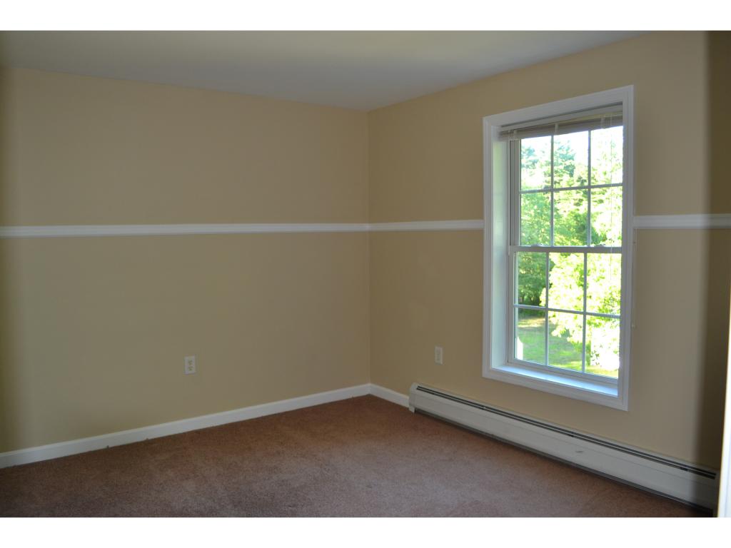 366 Bodwell Road Manchester, NH 03109 - Photo 12 of 30