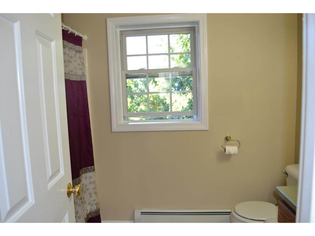 366 Bodwell Road Manchester, NH 03109 - Photo 14 of 30