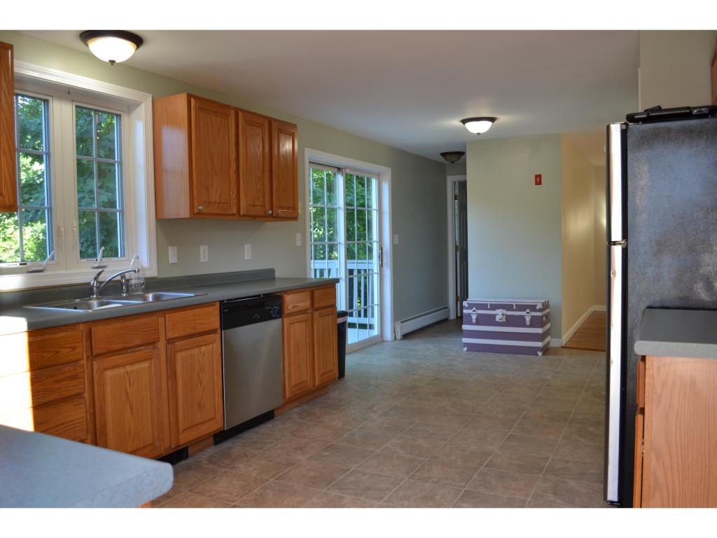 366 Bodwell Road Manchester, NH 03109 - Photo 3 of 30
