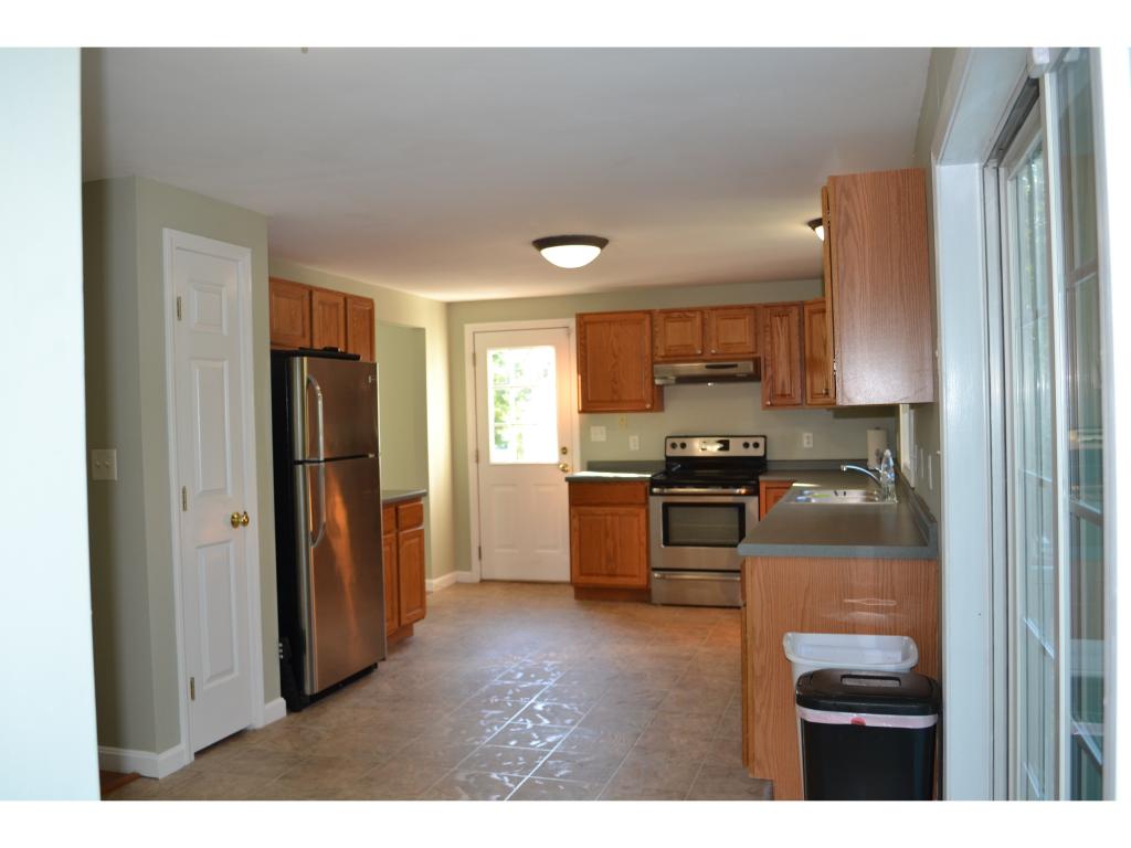 366 Bodwell Road Manchester, NH 03109 - Photo 4 of 30