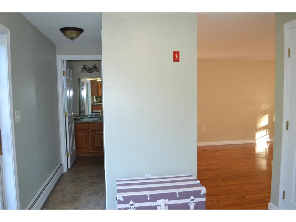 366 Bodwell Road Manchester, NH 03109 - Photo 7 of 30