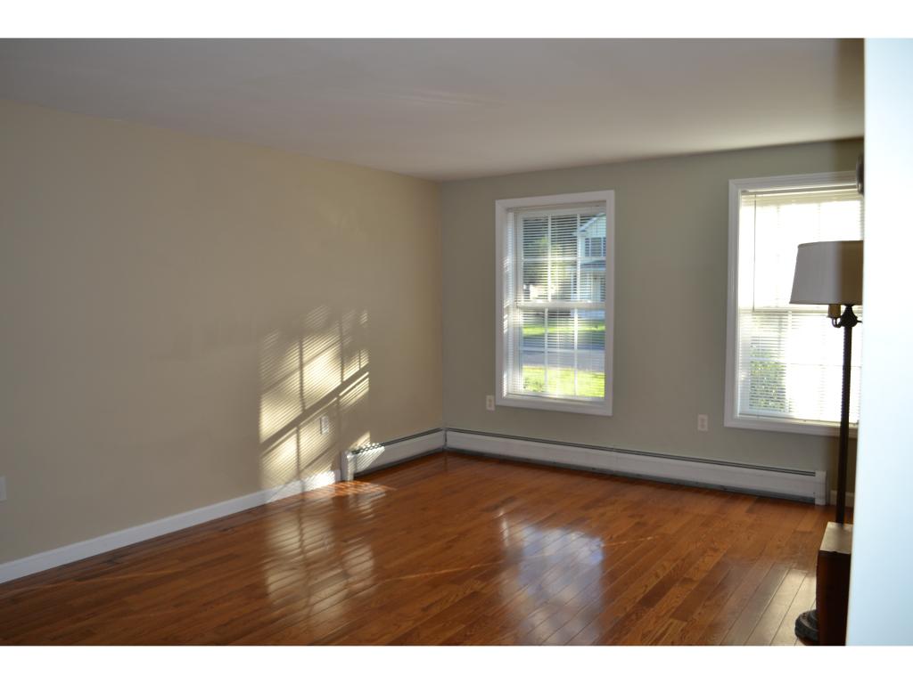 366 Bodwell Road Manchester, NH 03109 - Photo 9 of 30