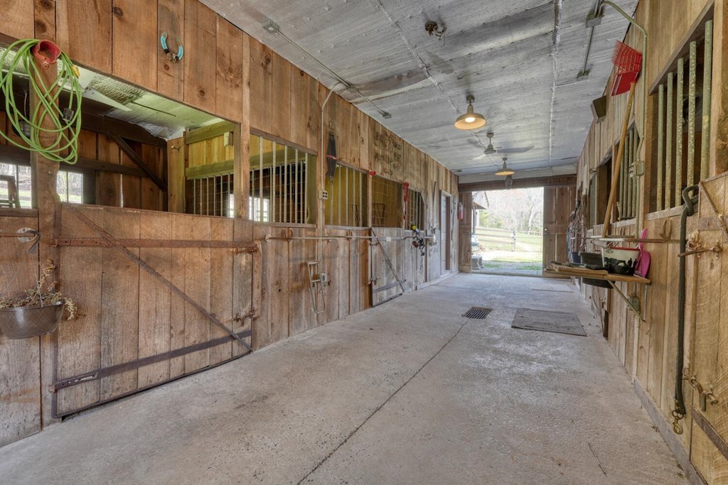 1275 Hells Hollow Road Blue Ridge, GA 30513 - Photo 29 of 61 Gallery Image 29