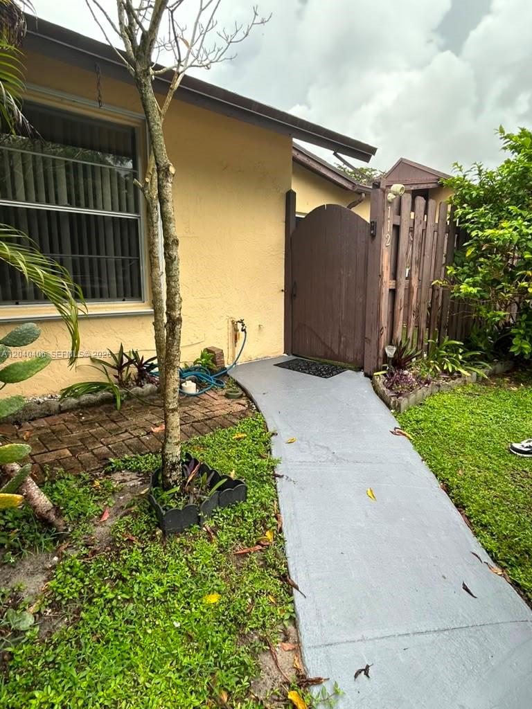 112 Fox Road, Unit 250 Hollywood, FL 33024 - Photo 1 of 27 Gallery Image 1