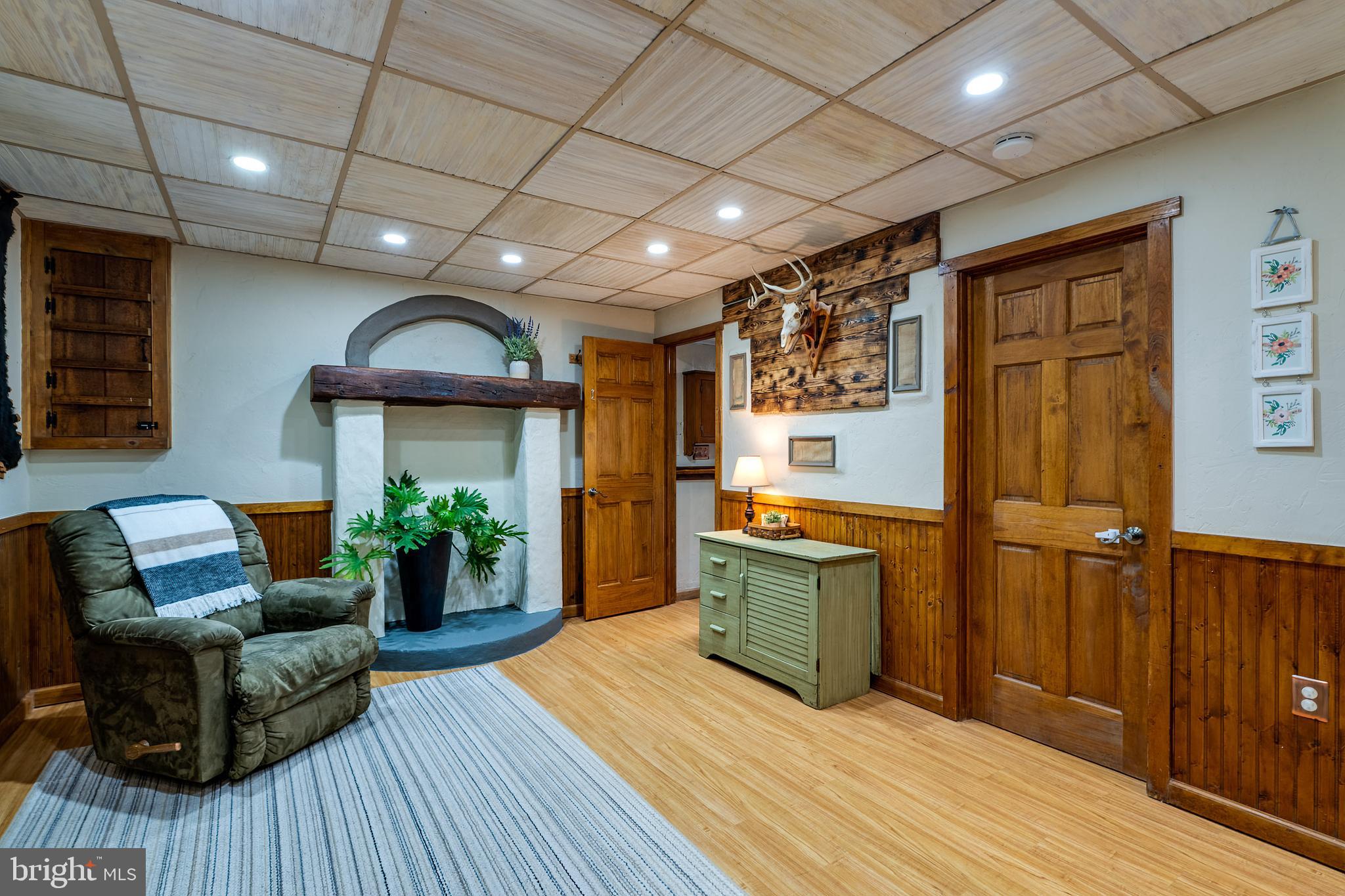 2009 Cider Press Road Manheim, PA 17545 - Photo 29 of 53 a view of a livingroom with furniture and wooden floor