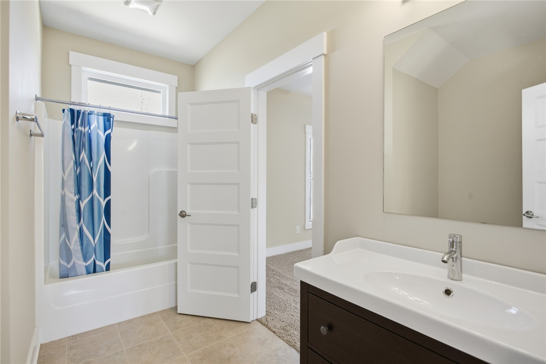 401 Promontory Ridge Seneca, SC 29672 - Photo 34 of 45 Full hall bath upstairs