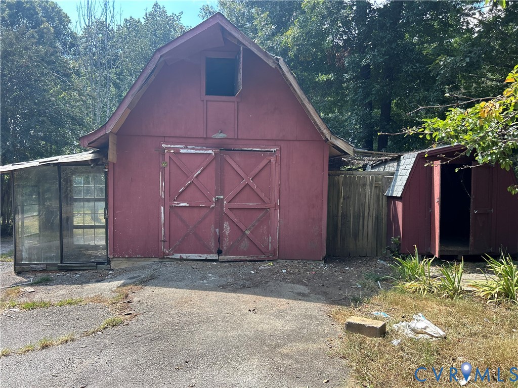 2239 Owl Creek Road Keysville, VA 23947 - Photo 26 of 30 a backyard of a house with lots of green space