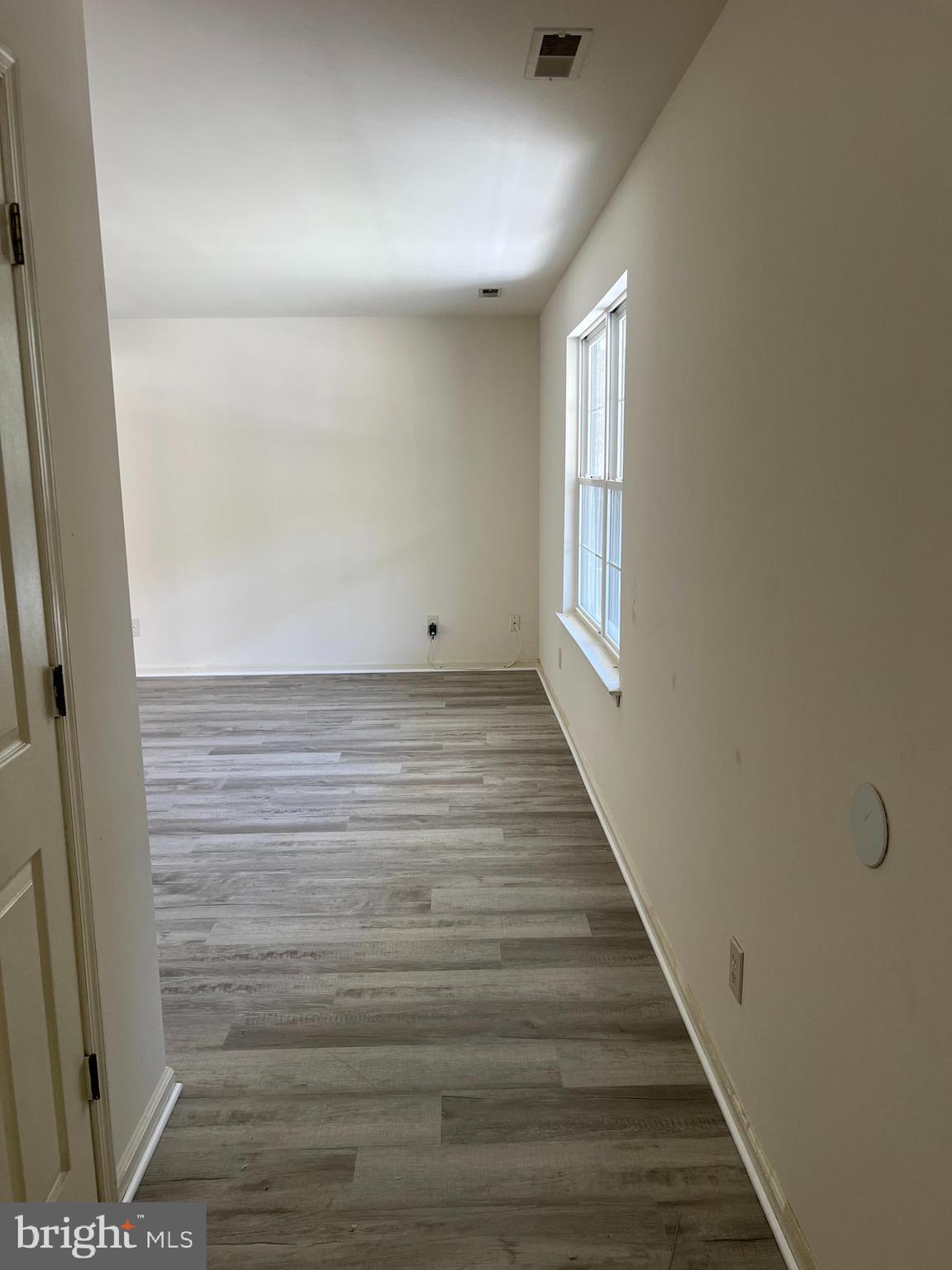560 South Pitney Road Absecon, NJ 08205 - Photo 12 of 32 Front door into living room
