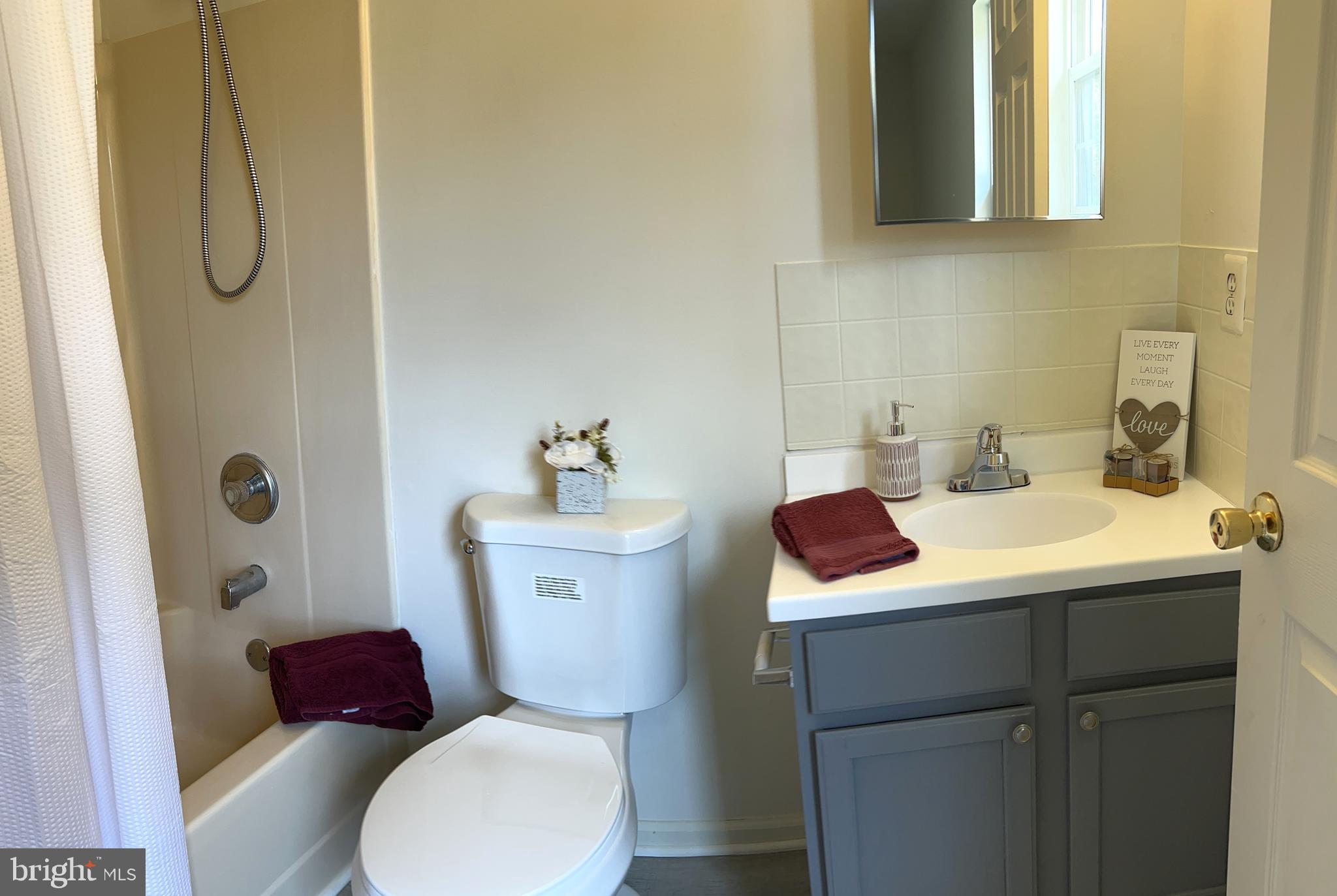 560 South Pitney Road Absecon, NJ 08205 - Photo 23 of 32 Primary bathroom