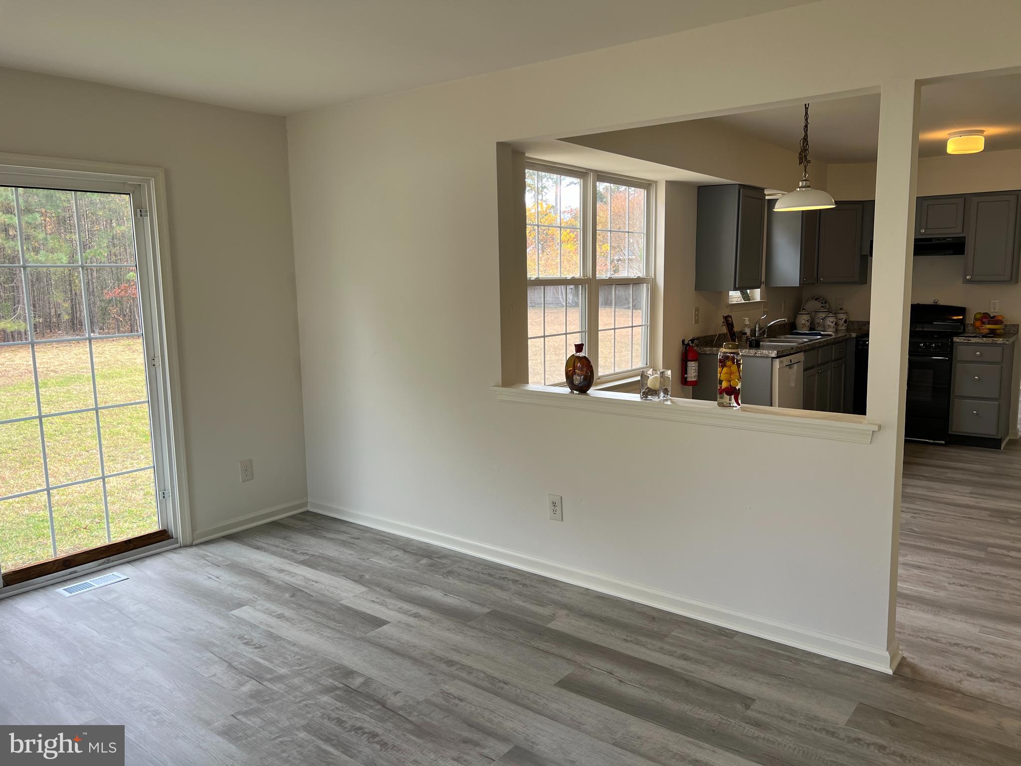 560 South Pitney Road Absecon, NJ 08205 - Photo 10 of 32 Family room into breakfast nook