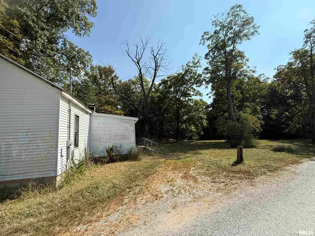 $22,900 | 515 South Main Street, Louisville, IL 62858