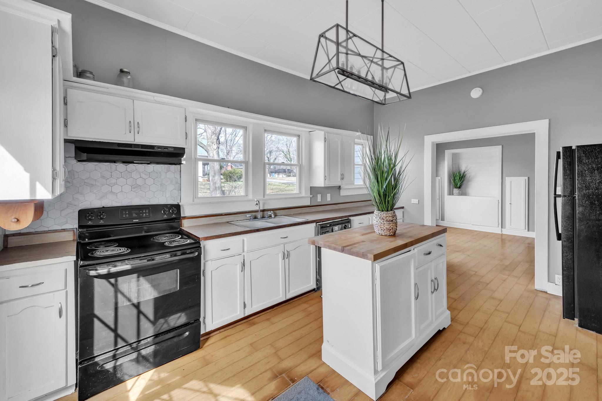 34 Lee Road Stony Point, NC 28678 - Photo 3 of 22 a kitchen with granite countertop a sink stove and refrigerator