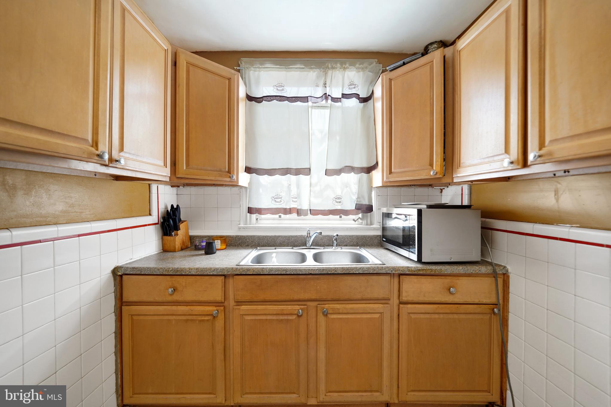 6852 Radbourne Road Upper Darby, PA 19082 - Photo 11 of 22