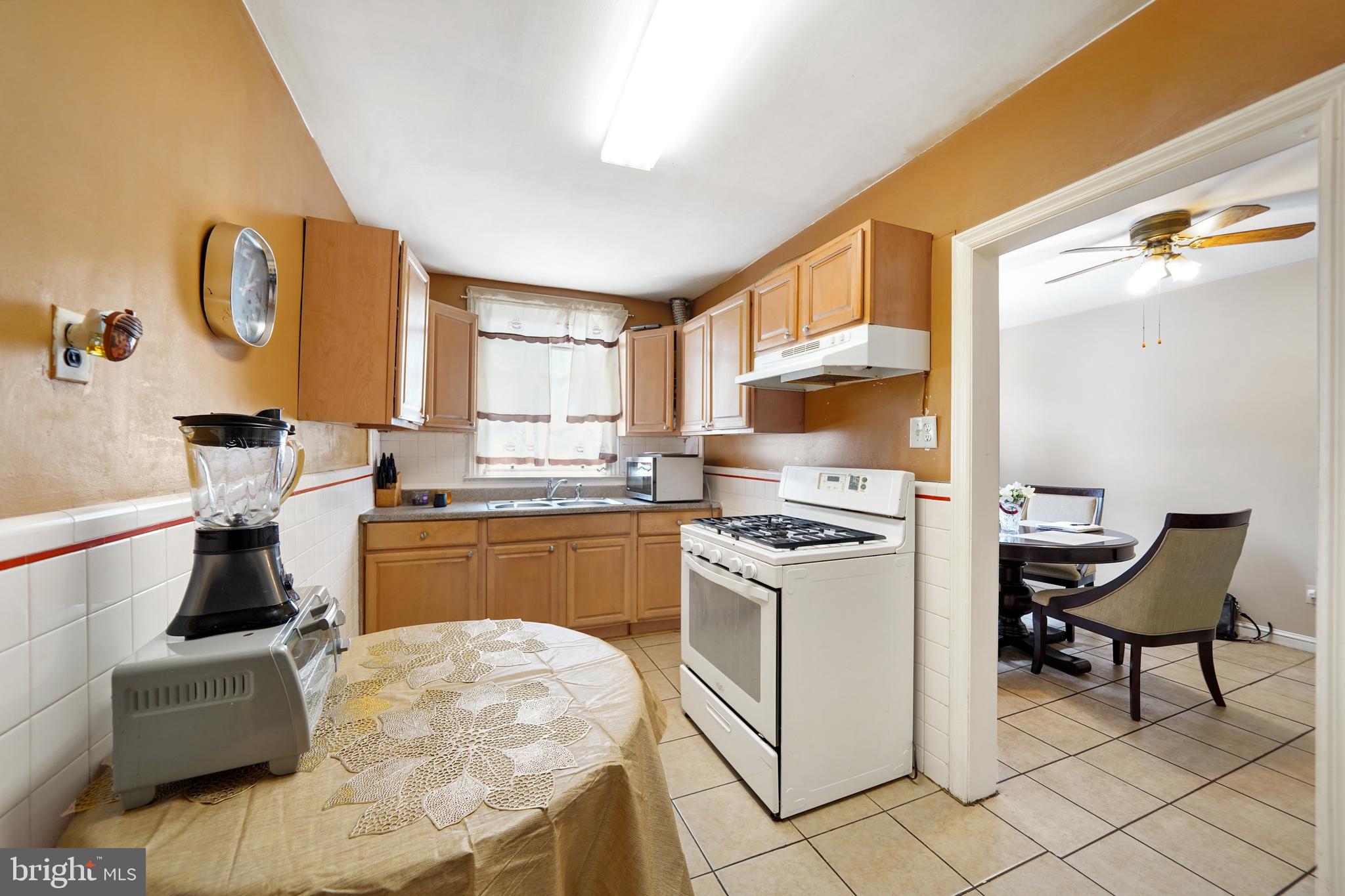 6852 Radbourne Road Upper Darby, PA 19082 - Photo 10 of 22