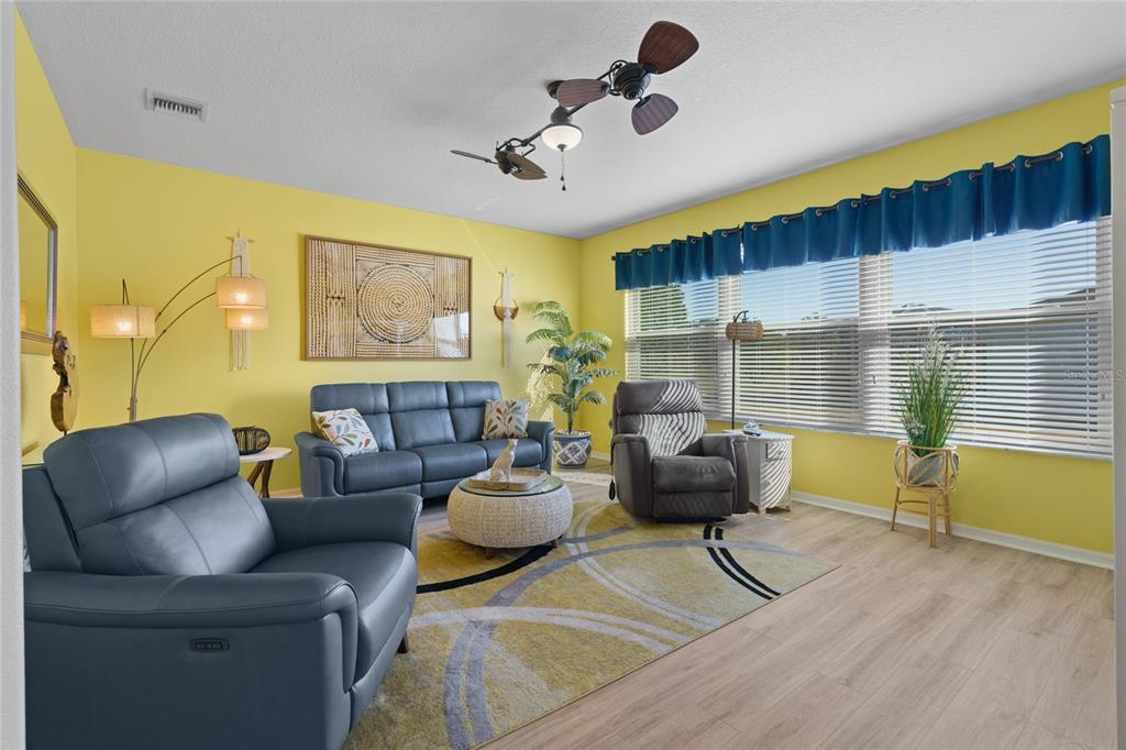 15657 Southwest 11th Terrace Road Ocala, FL 34473 - Photo 13 of 42 a living room with furniture