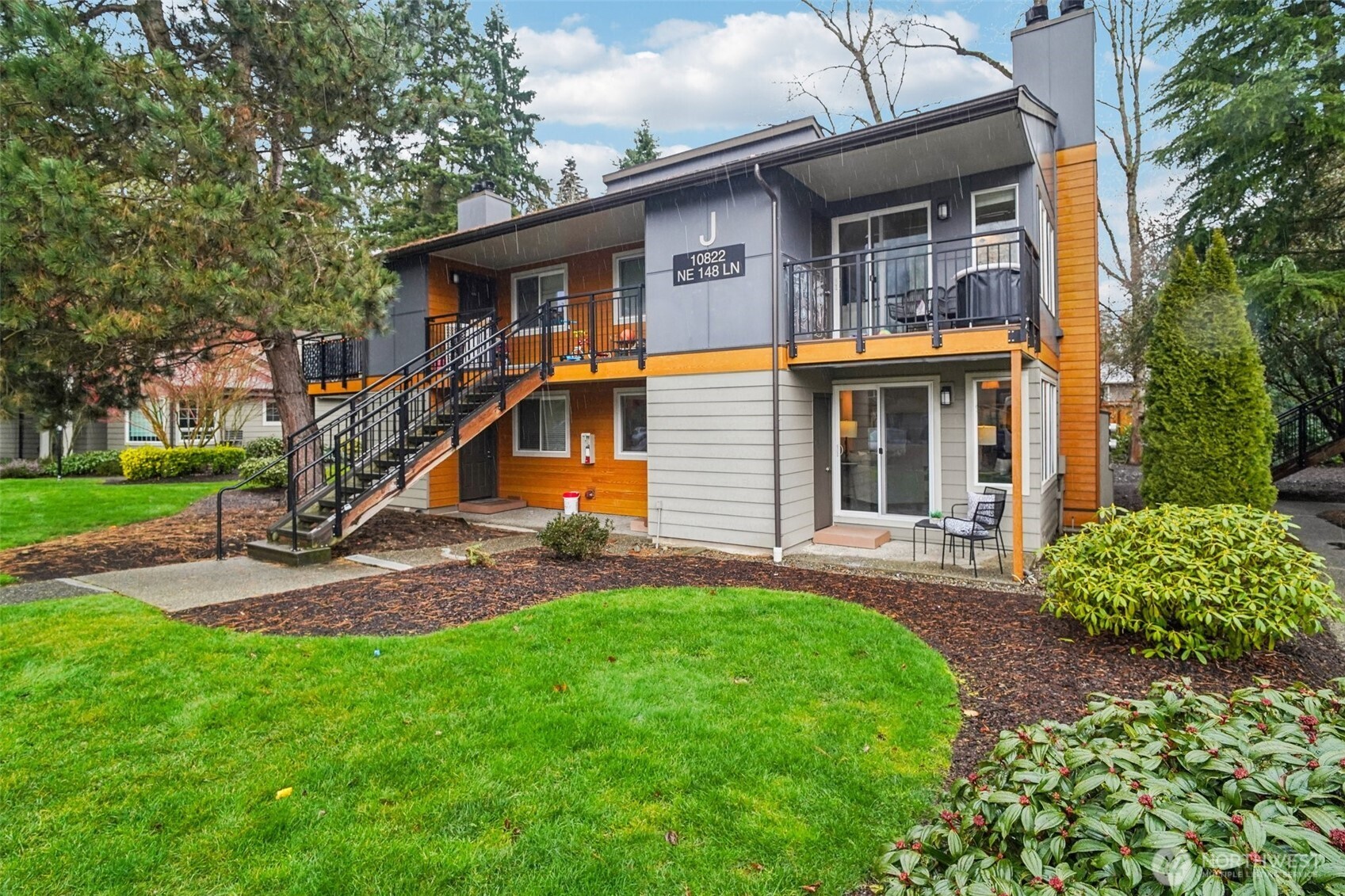 10822 Northeast 148th Lane, Unit J102 Bothell, WA 98011 - Photo 1 of 28
