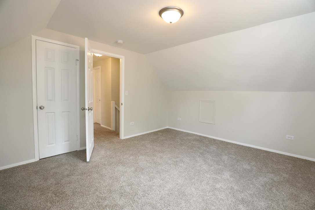 544 Spruce Road Bolingbrook, IL 60440 - Photo 9 of 13 an empty room with an entryway