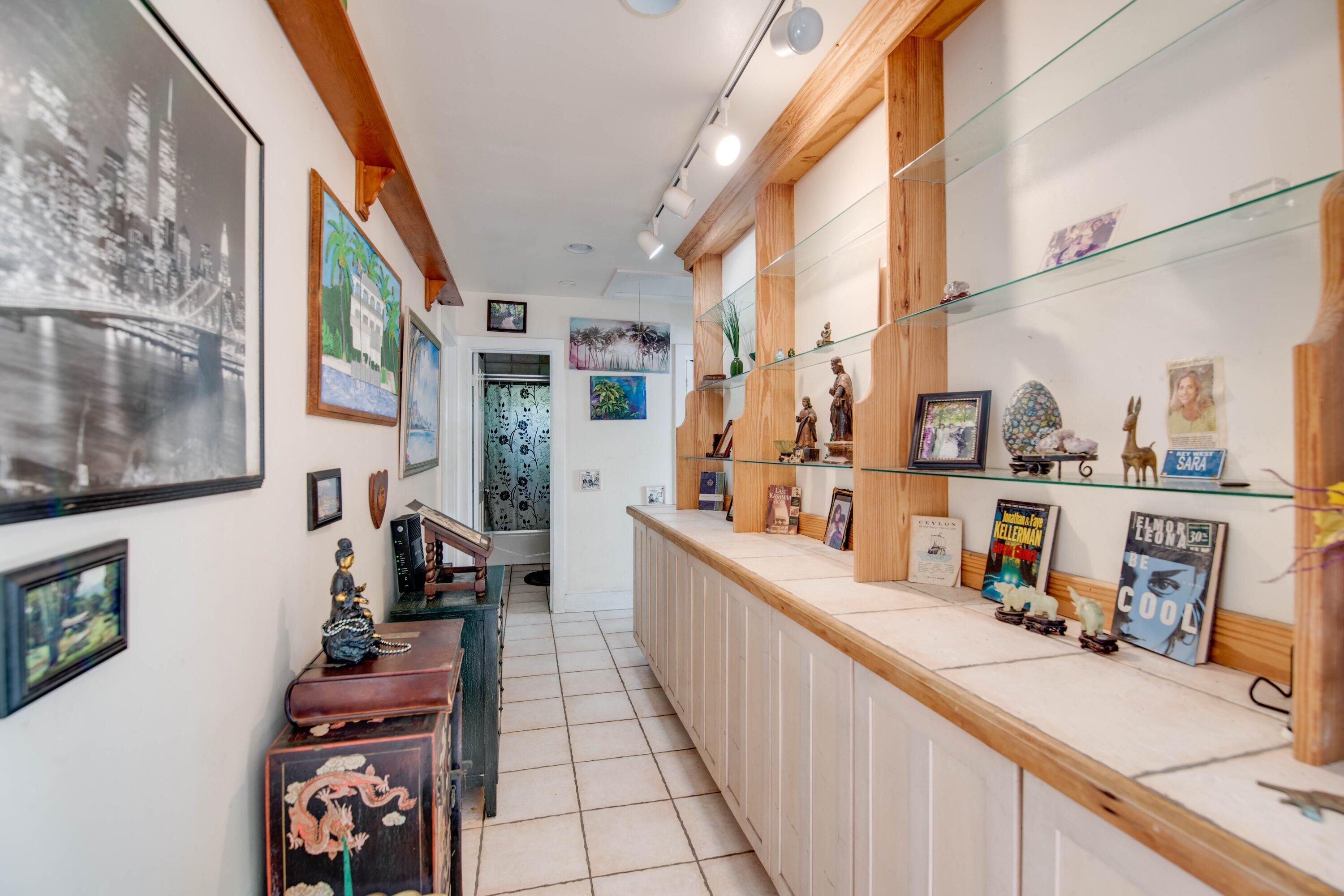 1711 Seminary Street Key West, FL 33040 - Photo 14 of 44 Hallway