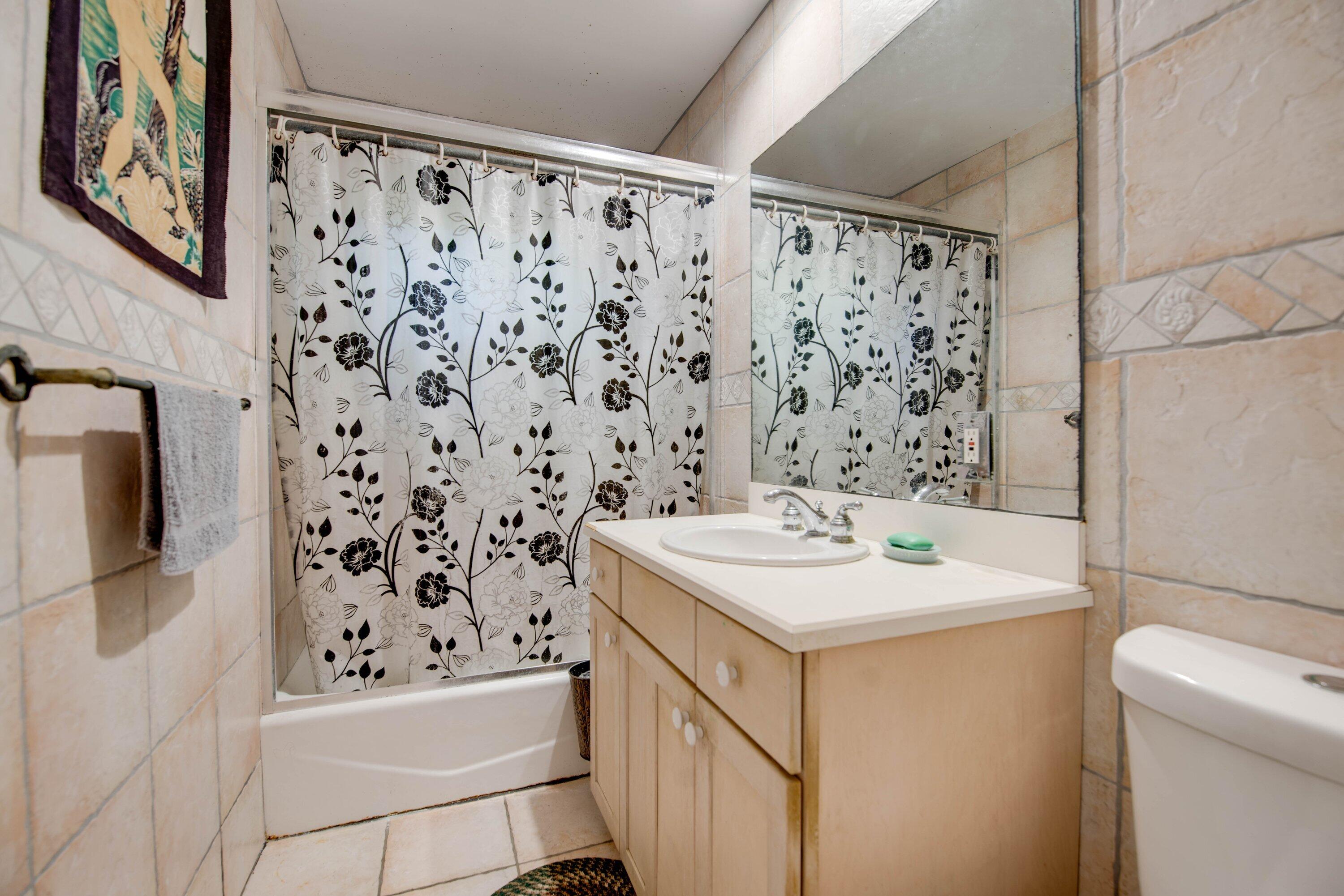 1711 Seminary Street Key West, FL 33040 - Photo 19 of 44 Full Bathroom