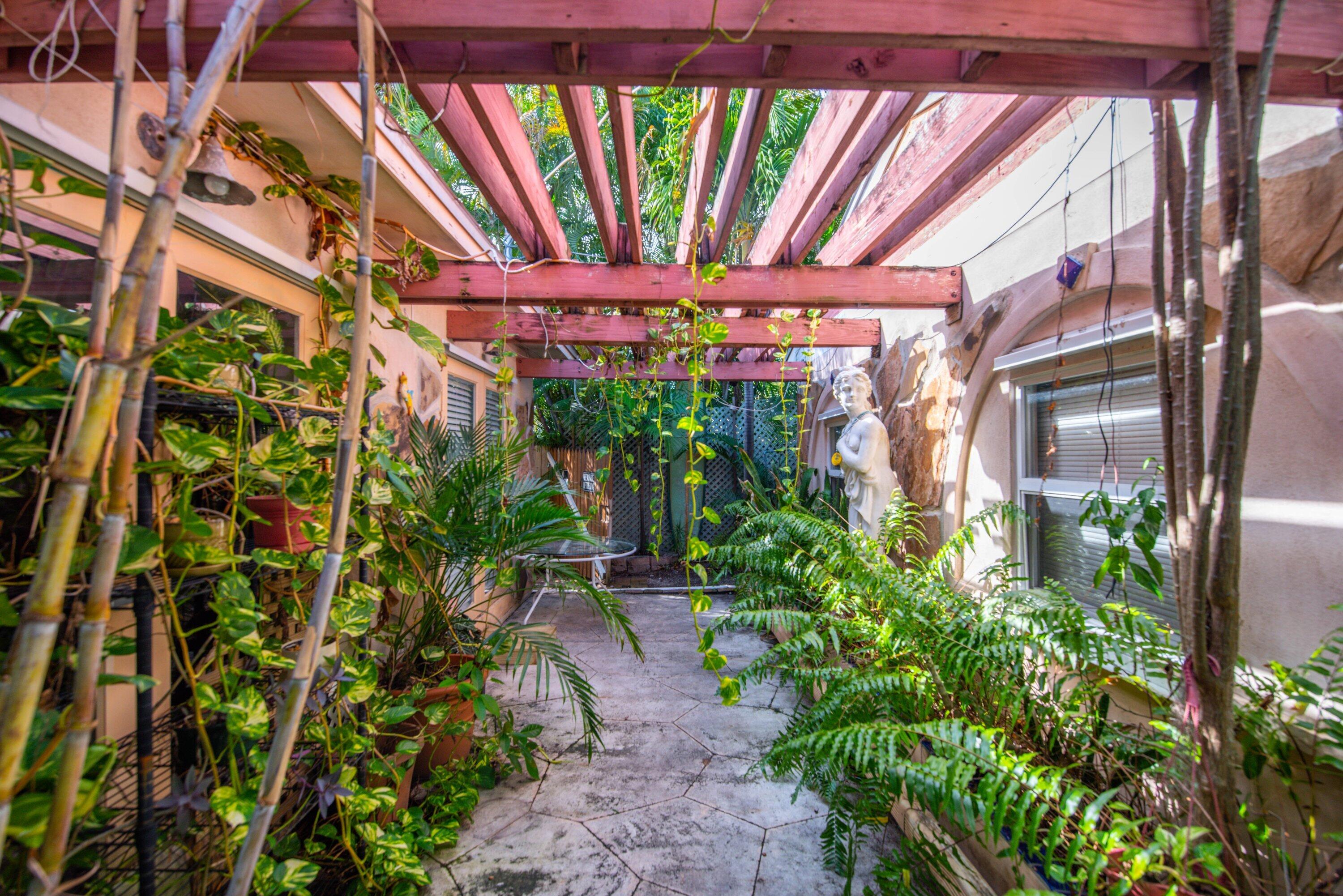 1711 Seminary Street Key West, FL 33040 - Photo 27 of 44 Backyard