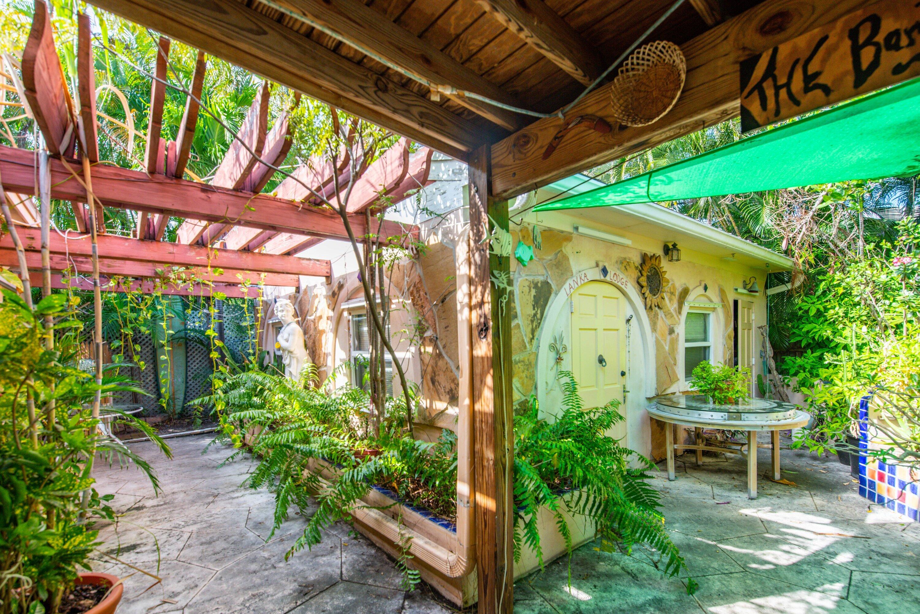 1711 Seminary Street Key West, FL 33040 - Photo 29 of 44 Backyard