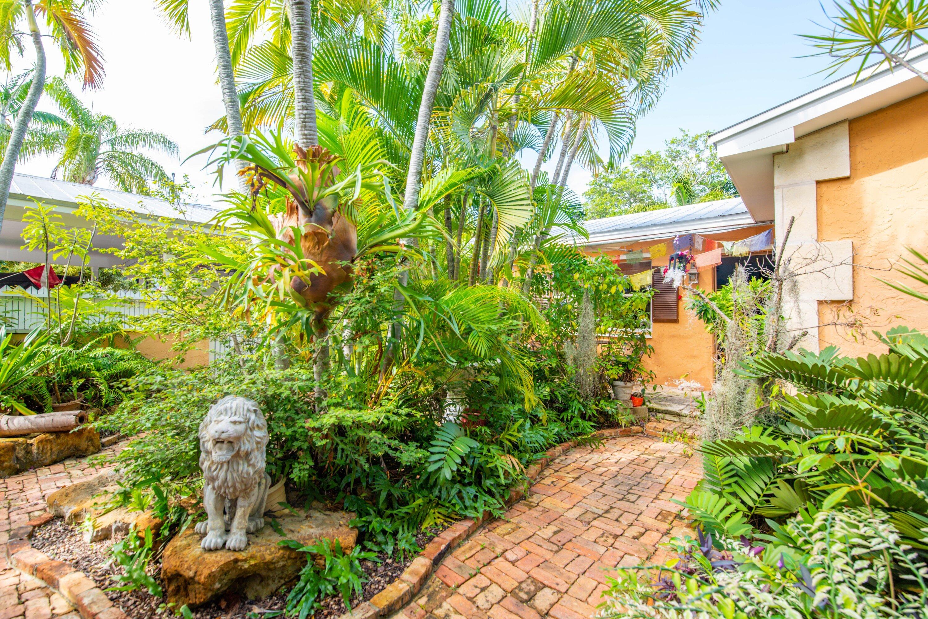 1711 Seminary Street Key West, FL 33040 - Photo 35 of 44 Front Yard