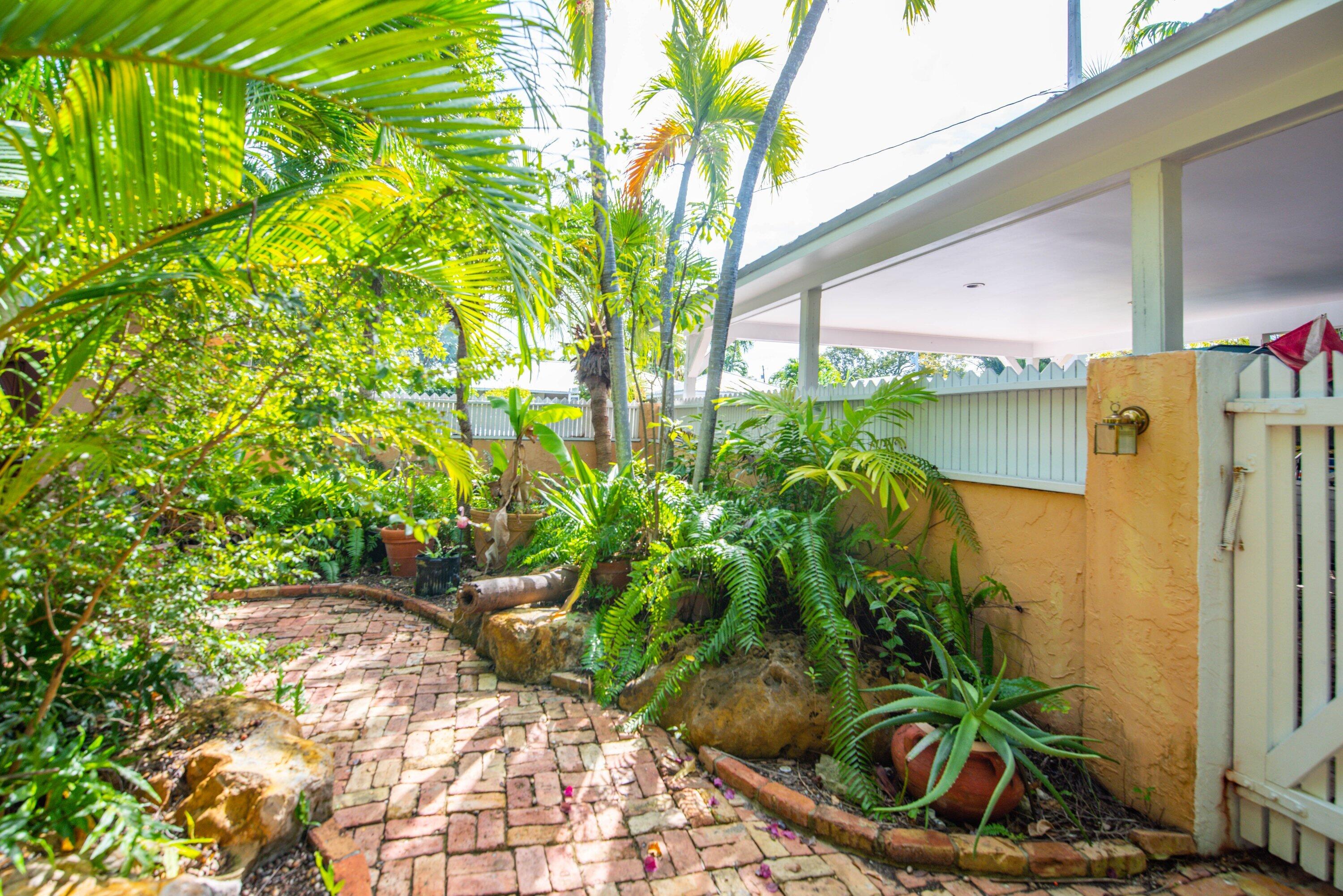 1711 Seminary Street Key West, FL 33040 - Photo 36 of 44 Front Yard
