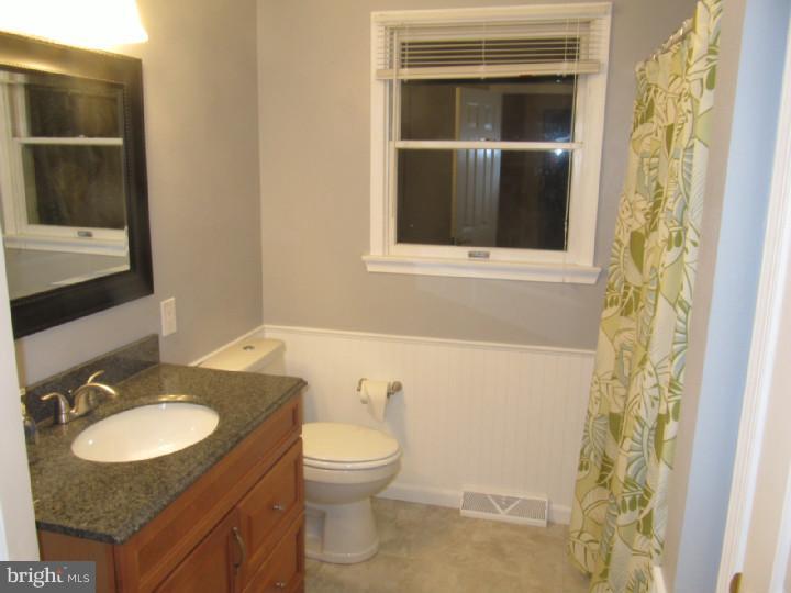 1553 Singer Road Reading, PA 19610 - Photo 11 of 18 Bathroom