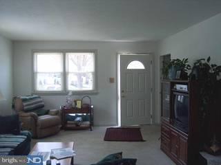 76 Baylor Road Hamilton, NJ 08610 - Photo 3 of 5
