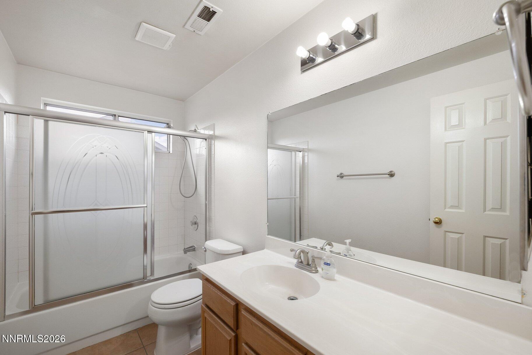 8486 Piper Place Reno, NV 89506 - Photo 23 of 80 a bathroom with a sink toilet and shower