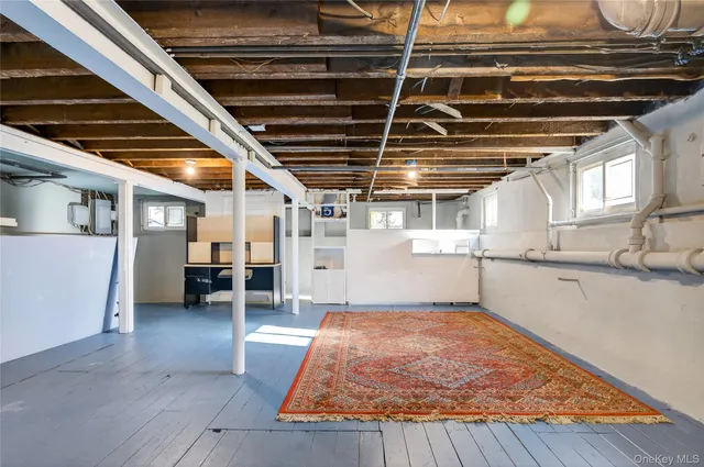 $4,800 | 3 Woodmere Lane, Glenwood Landing, NY 11547