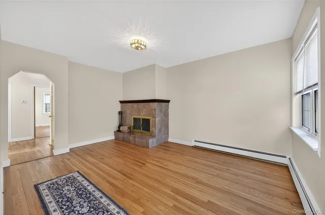 $4,800 | 3 Woodmere Lane, Glenwood Landing, NY 11547