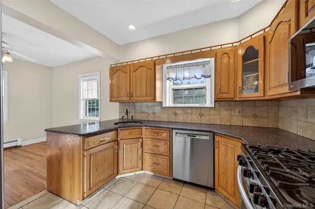 $4,800 | 3 Woodmere Lane, Glenwood Landing, NY 11547