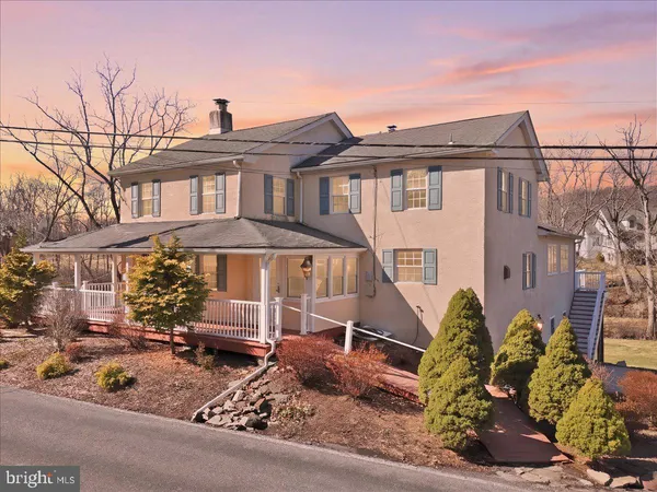 a view of a house with a big yard