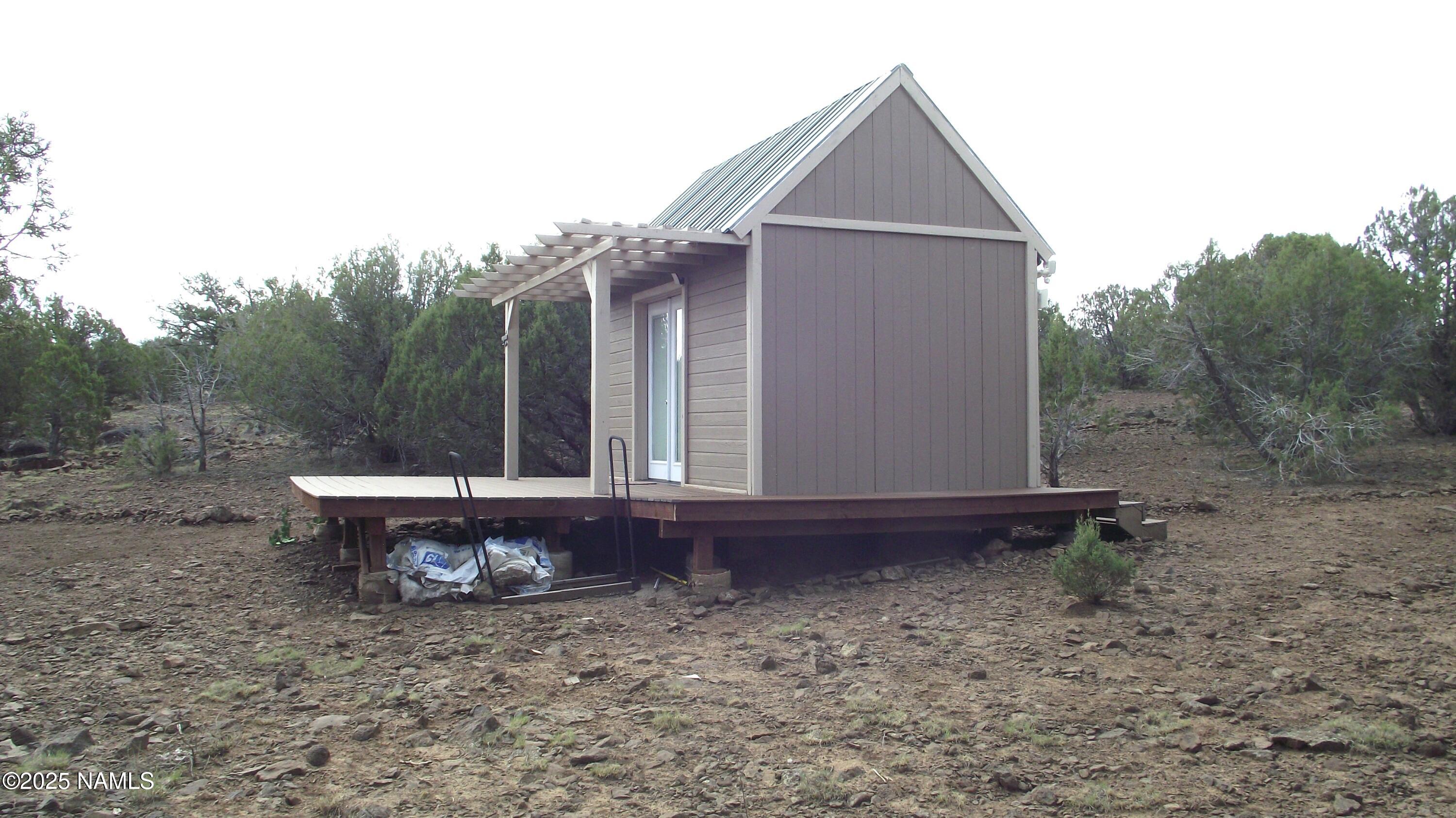 13 Westwood Ranch Road Williams, AZ 86046 - Photo 7 of 31 a backyard of a house with wooden fence