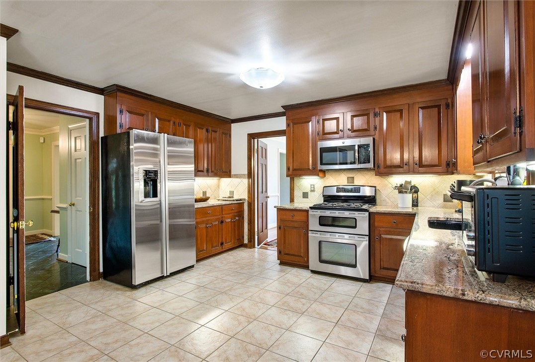 2800 Queenswood Road Midlothian, VA 23113 - Photo 12 of 45 a kitchen with granite countertop a refrigerator and a stove top oven