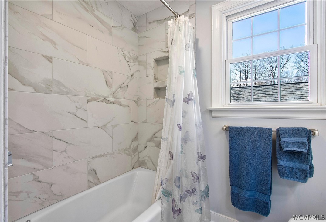 2800 Queenswood Road Midlothian, VA 23113 - Photo 35 of 45 a bathroom with a bathtub and a shower