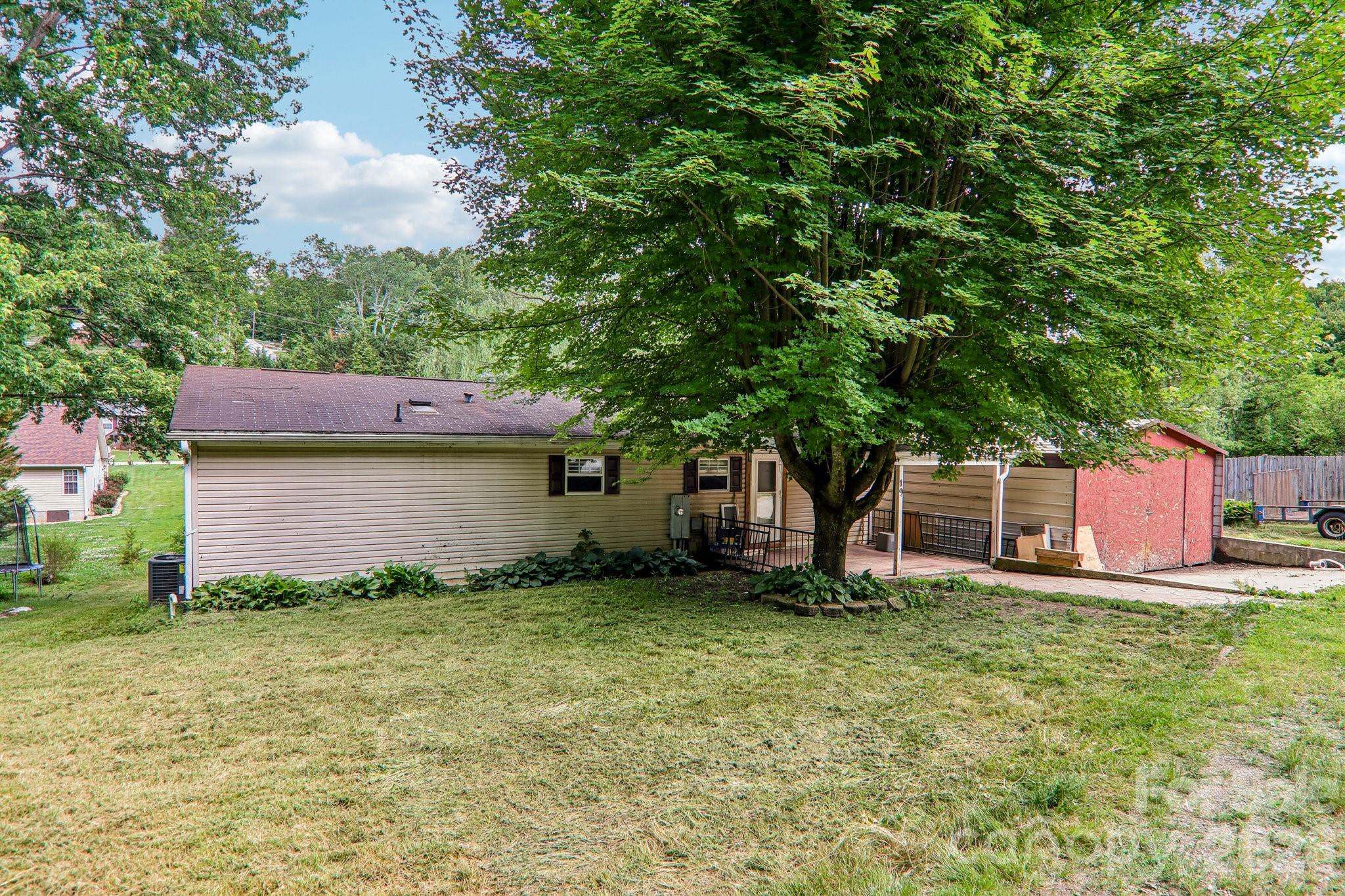 19 Dot Street Clyde, NC 28721 - Photo 3 of 28