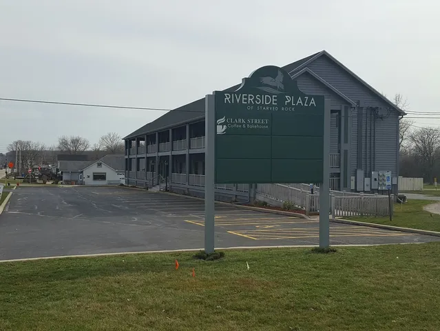 $1,095 | 325 South Clark Street, Unit 1F, Utica, IL 61373