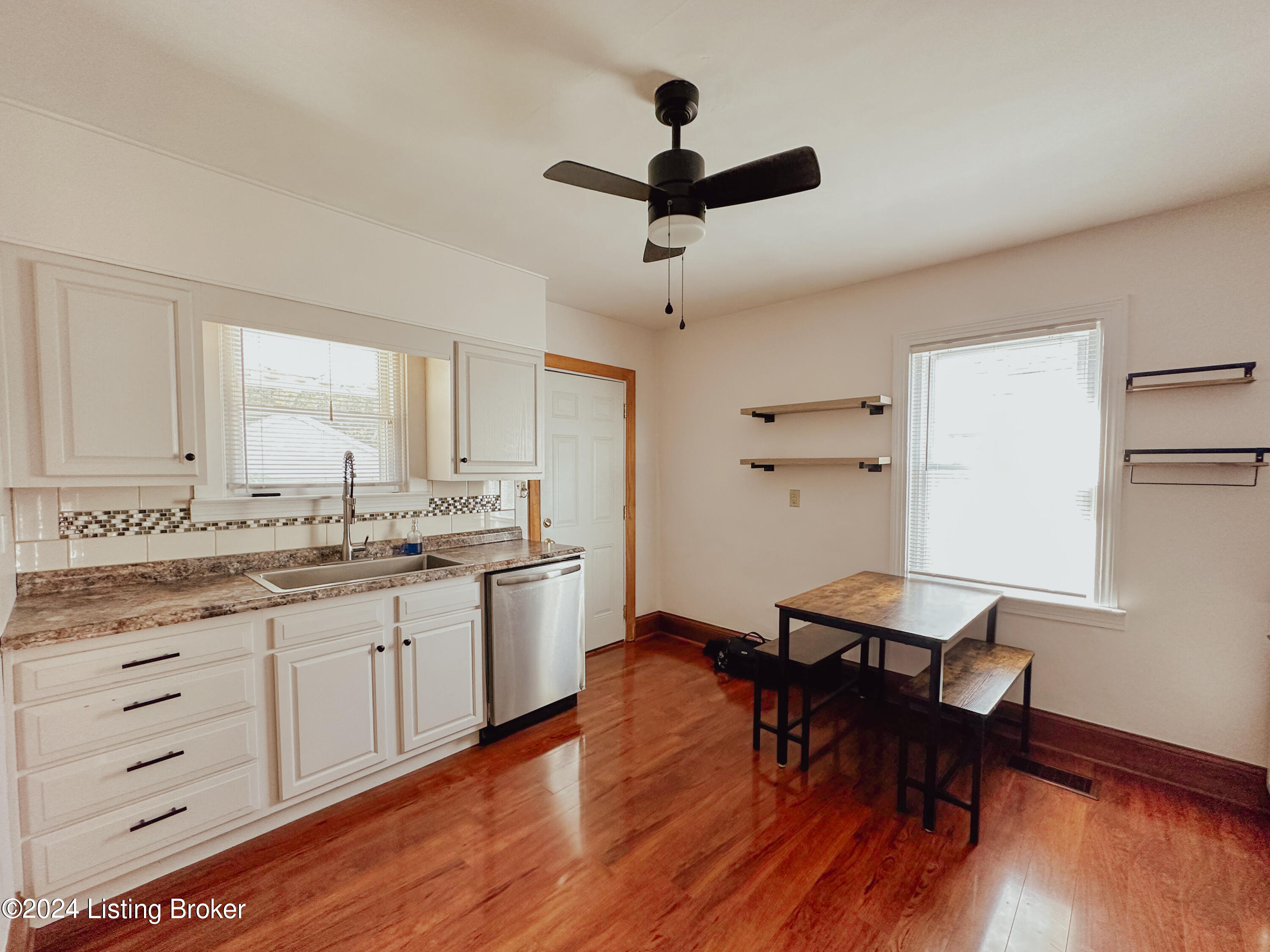 3030 University Road Louisville, KY 40206 - Photo 5 of 20 Kitchen
