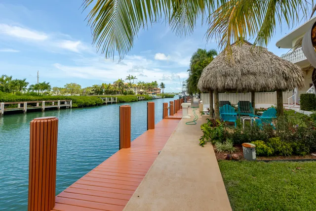 a view of a garden with sitting area