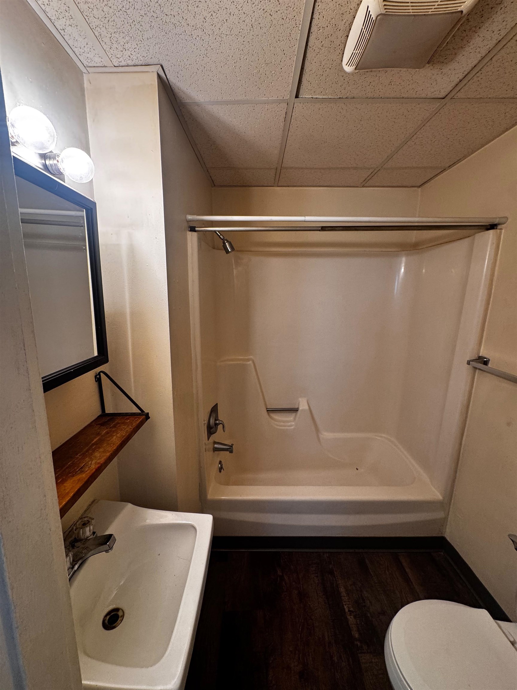 562 Lake Avenue Manchester, NH 03103 - Photo 9 of 11