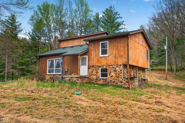 $240,000 | 1081 Highway 50, Mitchell, IN 47446