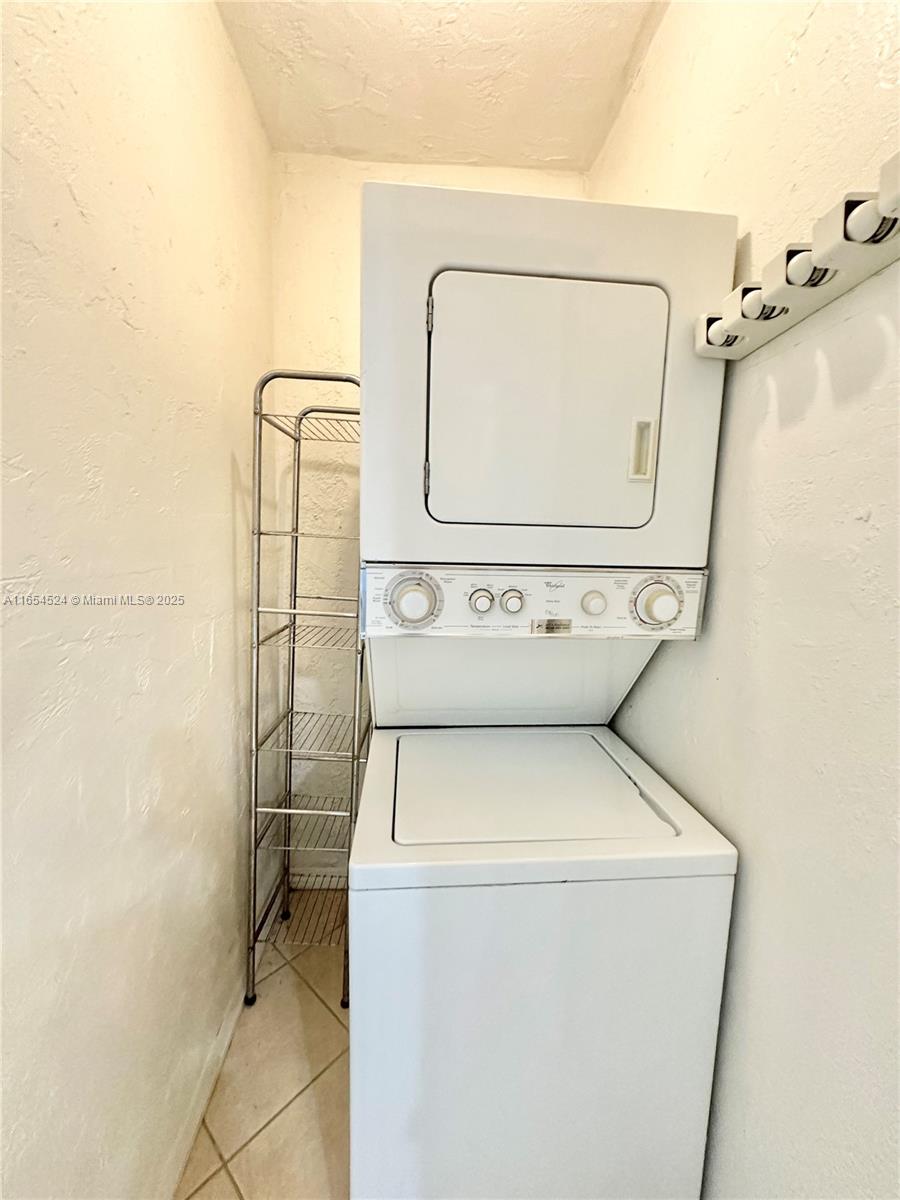 8650 Southwest 67th Avenue, Unit 1032 Pinecrest, FL 33156 - Photo 8 of 16 a utility room with dryer and washer