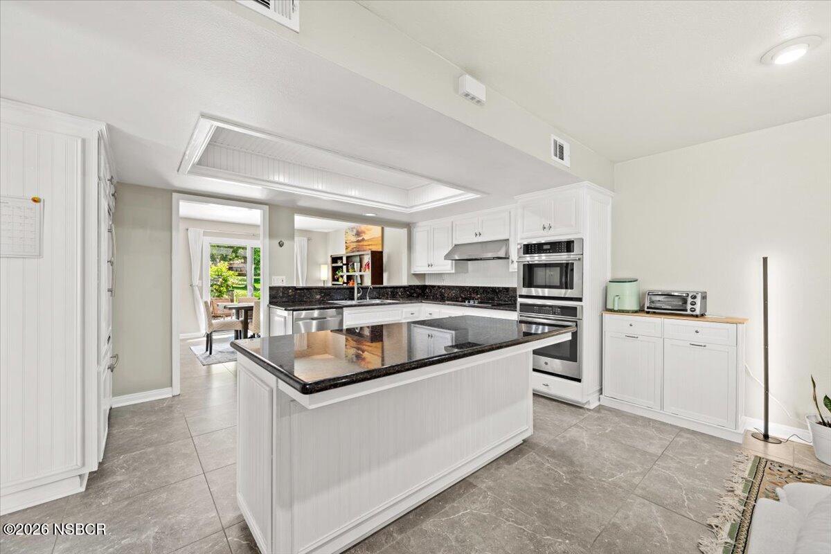 154 Abbey Road Santa Maria, CA 93455 - Photo 14 of 44 18-Kitchen