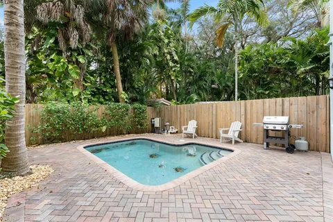 a view of a backyard with sitting area and furniture