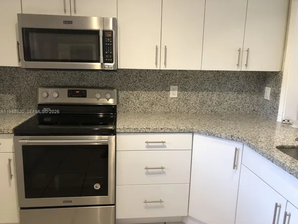 $1,950 | 7740 Camino Real, Unit G302, Miami, FL 33143