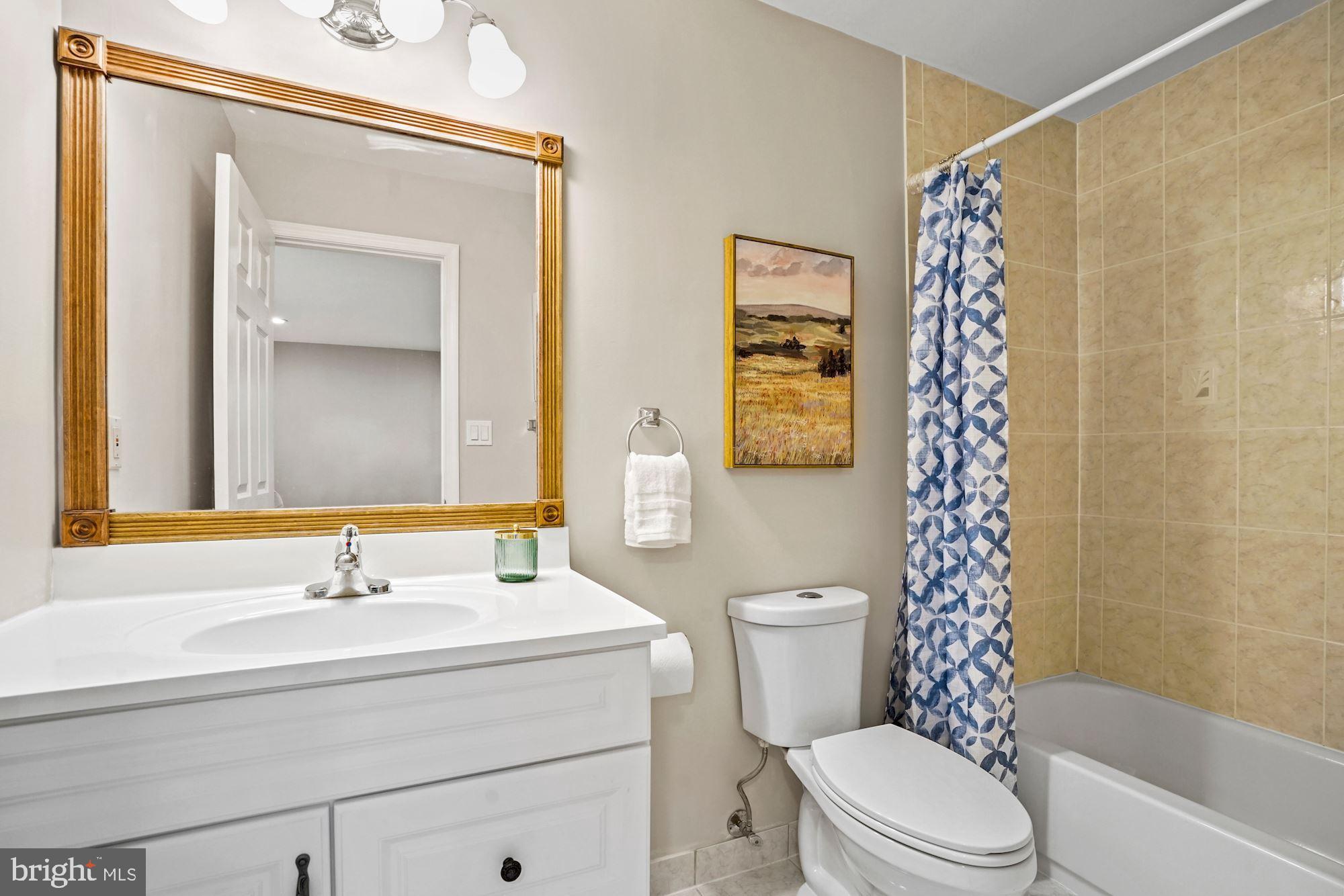 3129 Hunt Road Oakton, VA 22124 - Photo 22 of 32 Shared Bathroom Upstairs