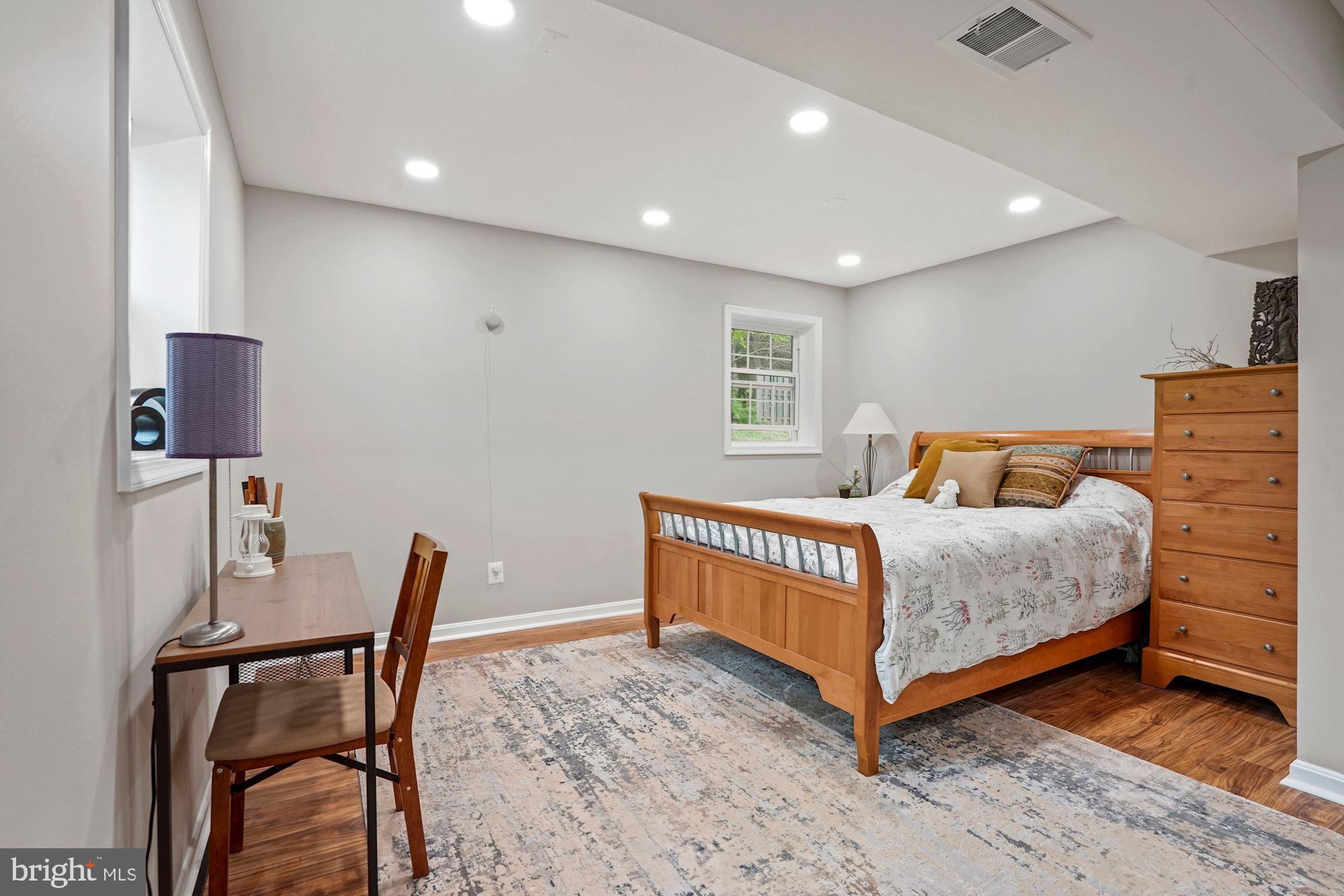3129 Hunt Road Oakton, VA 22124 - Photo 29 of 32 Gallery Image 29