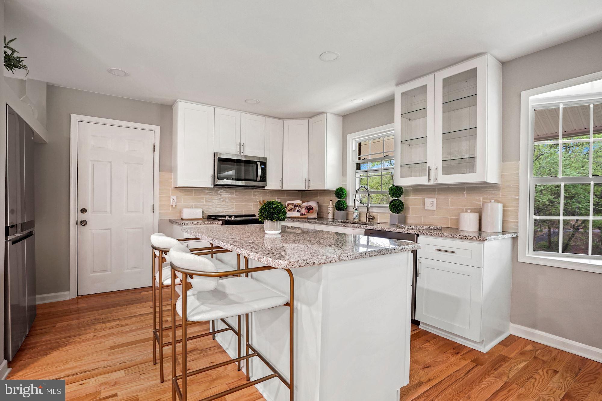 3129 Hunt Road Oakton, VA 22124 - Photo 9 of 32 Gallery Image 9